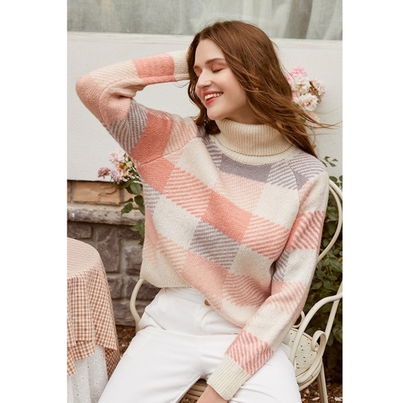 🎥 Colorblock Turtleneck Pullover Sweater - Picture 9 of 13